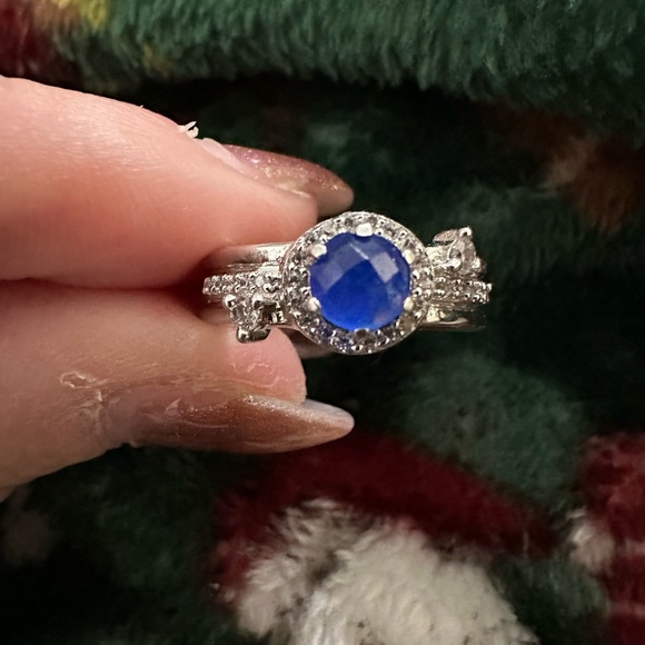 Dazzling Silver Ring with Royal Blue Gemstone - Picture 3 of 6